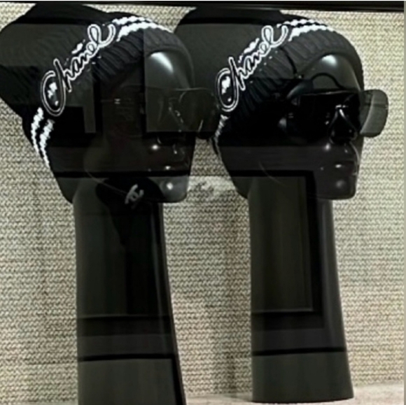 Chanel 24 fall Collection Signature beanie - Picture 14 of 14